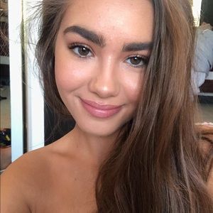 Meet your Posher, Chloe